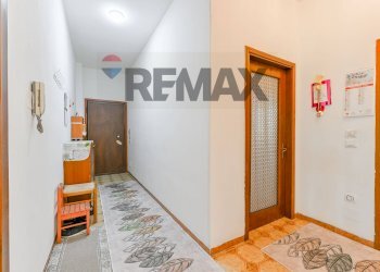 Hall / corridoio - Three-room apartment Via Buozzi
 
19, Paullo - photo 12