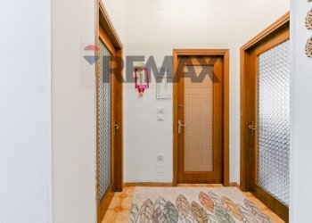 Hall / corridoio - Three-room apartment Via Buozzi
 
19, Paullo - photo 17