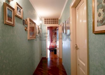 Hall / corridoio - Quadrilocale Via Napoli
 
78, Bari - foto 16