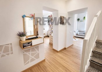 Hall / corridoio - Semi-detached house VIA PIAVE
 
2, Cuvio - photo 3