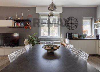 Sala da pranzo - Trilocale VIA GATTONI
 
40, Porto Ceresio - foto 8