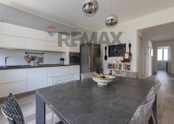 Sala da pranzo - Trilocale VIA GATTONI
 
40, Porto Ceresio - foto 9
