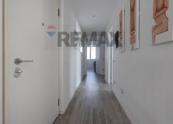 Hall / corridoio - Trilocale VIA GATTONI
 
40, Porto Ceresio - foto 10