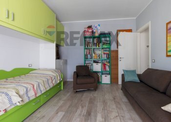 Camera / camera da letto - Trilocale VIA GATTONI
 
40, Porto Ceresio - foto 18