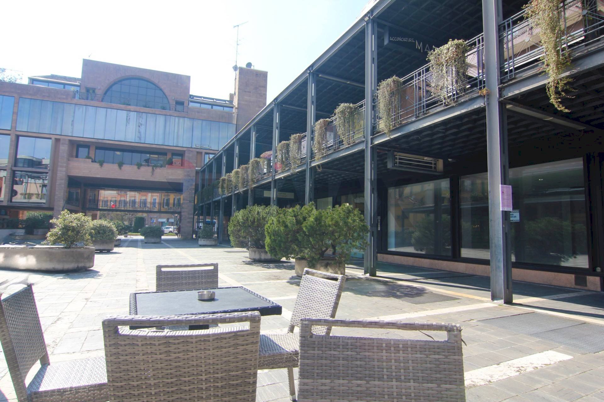 Edificio all\'aperto - Ufficio PIAZZA XX SETTEMBRE
 
1, Varese - foto 2
