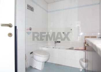 Bagno - Ufficio PIAZZA XX SETTEMBRE
1, Varese - foto 10