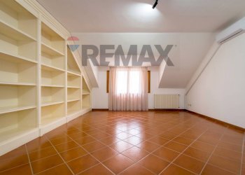 Salone - Four-room apartment Via Antonino Lo Presti
 
100, Salemi - photo 10