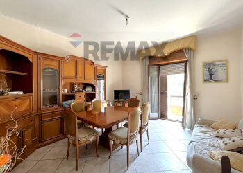 Sala da pranzo - Three-room apartment Via della Resistenza
 
124, Villaricca - photo 8