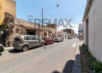 Edificio all\'aperto - Casa indipendente Via Regina Bianca
134, Catania - foto 2