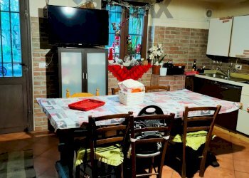 Sala da pranzo - Independent house via Luigi Capuana
 
51-53, Sant'Alfio - photo 42