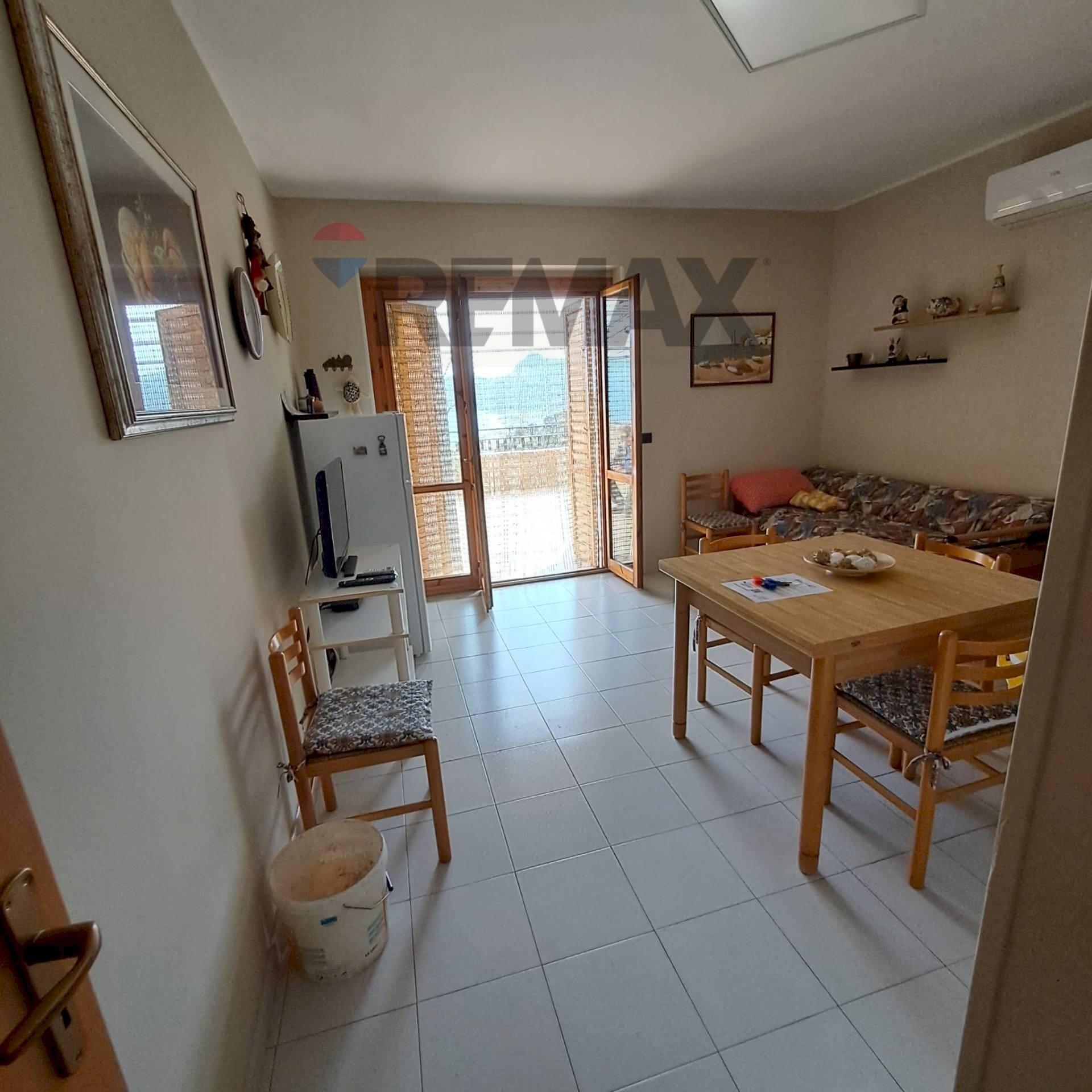 Sala da pranzo - Three-room apartment Via Sillemi
11, Letojanni - photo 2