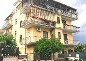 Edificio all\'aperto - Trilocale Roma - foto 1