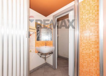 Bagno - Locale Commerciale Bucine - foto 4