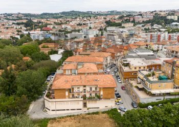 Edificio all\'aperto - Locale Commerciale via nenni
32, Ancona - foto 4
