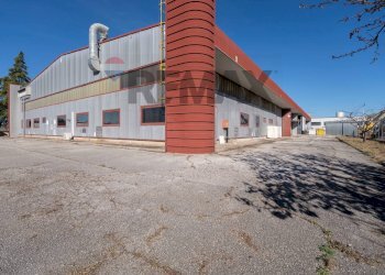 Edificio all\'aperto - Capannone Via Dell'industria
 
17, Monte San Vito - foto 7