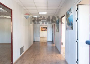 Hall / corridoio - Capannone Via Dell'industria
 
17, Monte San Vito - foto 13