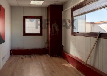 Hall / corridoio - Capannone Via Dell'industria
 
17, Monte San Vito - foto 16
