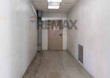 Hall / corridoio - Capannone Via Dell'industria
 
17, Monte San Vito - foto 21