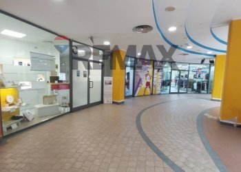 Ricezione / Lobby - Commercial Premises via san leonardo
 
52, Salerno - photo 6