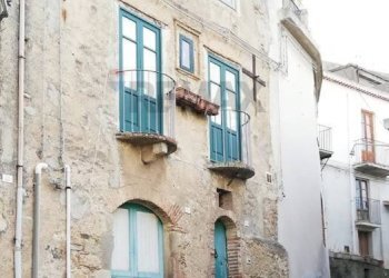 Edificio all\'aperto - Casa semi indipendente VIA CAPPUCCINI
 
16, Castroreale - foto 1