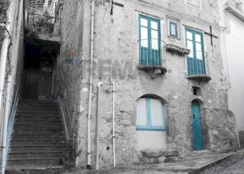 Casa all\'aperto - Casa semi indipendente VIA CAPPUCCINI
 
16, Castroreale - foto 2