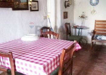 Sala da pranzo - Casa semi indipendente VIA CAPPUCCINI
 
16, Castroreale - foto 4