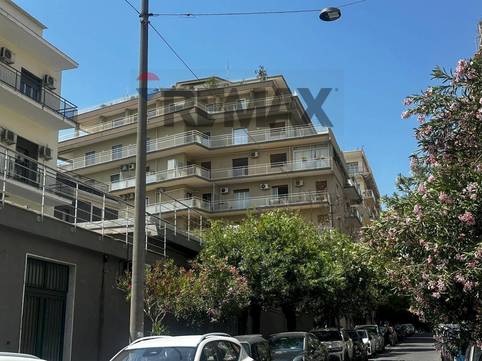 Edificio all\'aperto - Appartamento Via Salvatore Paola
 
8, Catania - foto 1