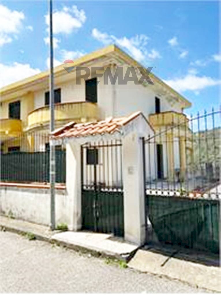 Casa all\'aperto - Semi-detached house via roma, Saponara - photo 1
