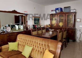 Sala da pranzo - Appartamento Via Enrico Berlinguer
 
7, Mirabella Imbaccari - foto 10