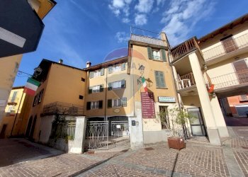 Edificio all\'aperto - Casa indipendente PIAZZA IV NOVEMBRE, Monasterolo del Castello - foto 2