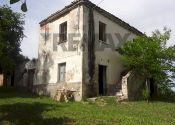 Casa all\'aperto - Terreno edificabile via Crepacce
14, Fara Filiorum Petri - foto 1
