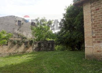 Giardino - Terreno edificabile via Crepacce
14, Fara Filiorum Petri - foto 10