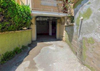 locale magazzino con camino e bagno - Appartamento Francesco Urbano
 
snc, Fara Filiorum Petri - foto 28