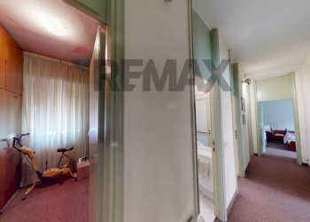 Hall / corridoio - Four-room apartment Piazza Castello
 
19, Pavia - photo 20