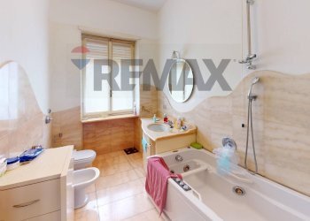 Bagno - Four-room apartment Piazza Castello
 
19, Pavia - photo 25