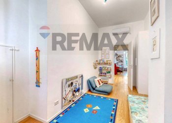 Hall / corridoio - Three-room apartment Via Meloria
 
14, Milano - photo 38