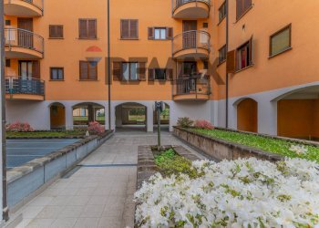 Edificio all\'aperto - Four-room apartment Tradate - photo 36