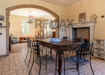 Sala da pranzo - Semi-detached house VIA MAZZINI
 
14, Brebbia - photo 5