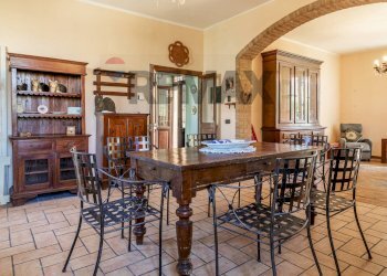 Sala da pranzo - Semi-detached house VIA MAZZINI
 
14, Brebbia - photo 6