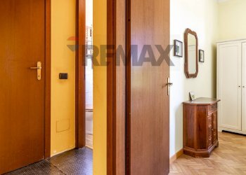 Hall / corridoio - Semi-detached house VIA MAZZINI
 
14, Brebbia - photo 35