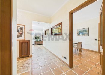 Hall / corridoio - Semi-detached house strada f, Roma - photo 15