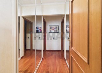 Hall / corridoio - Semi-detached house strada f, Roma - photo 16