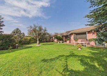 Giardino - Villa Via formellese nord
 
8700, Formello - foto 4