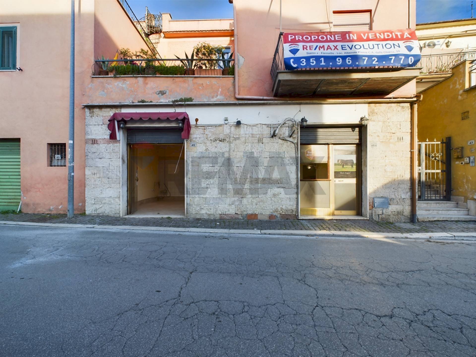 Edificio all\'aperto - Locale Commerciale Via della Villa
 
45, Formello - foto 1