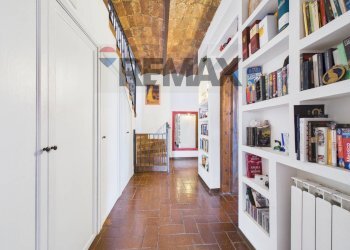 Hall / corridoio - Three-room apartment VIA MONTE DELLE GUGLIE
 
11, Morlupo - photo 12