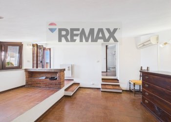 Soggiorno - Three-room apartment VIA MONTE DELLE GUGLIE
 
11, Morlupo - photo 29