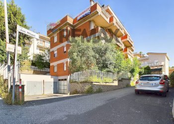 Edificio all\'aperto - Trilocale Campagnano di Roma - foto 1
