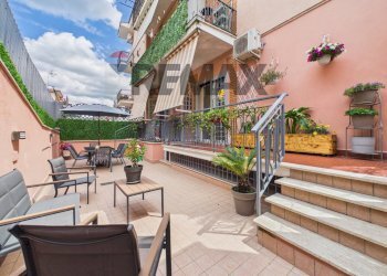 Terrazza - Trilocale VIA MONTEFIASCONE, Roma - foto 1