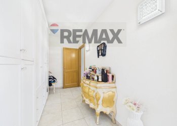 Hall / corridoio - Semi-detached house strada di macchiano
 
2, Campagnano di Roma - photo 19