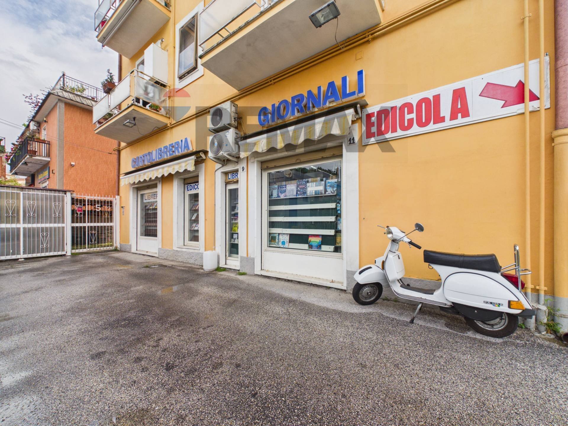 Edificio all\'aperto - Commercial Premises Roma - photo 1